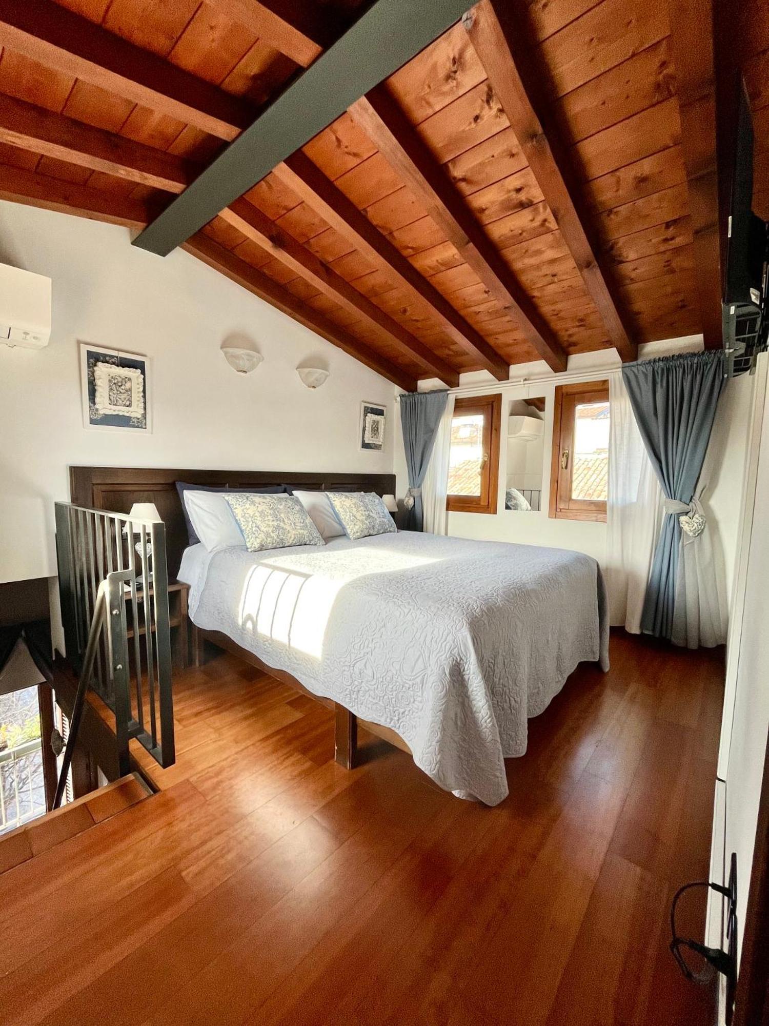 Porto Valentino Apartment Sirmione Exterior photo